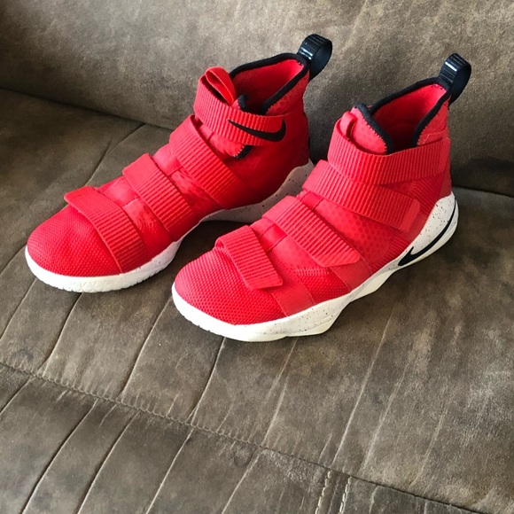 Lebron soldier size 9.5 - Picture 2 of 2